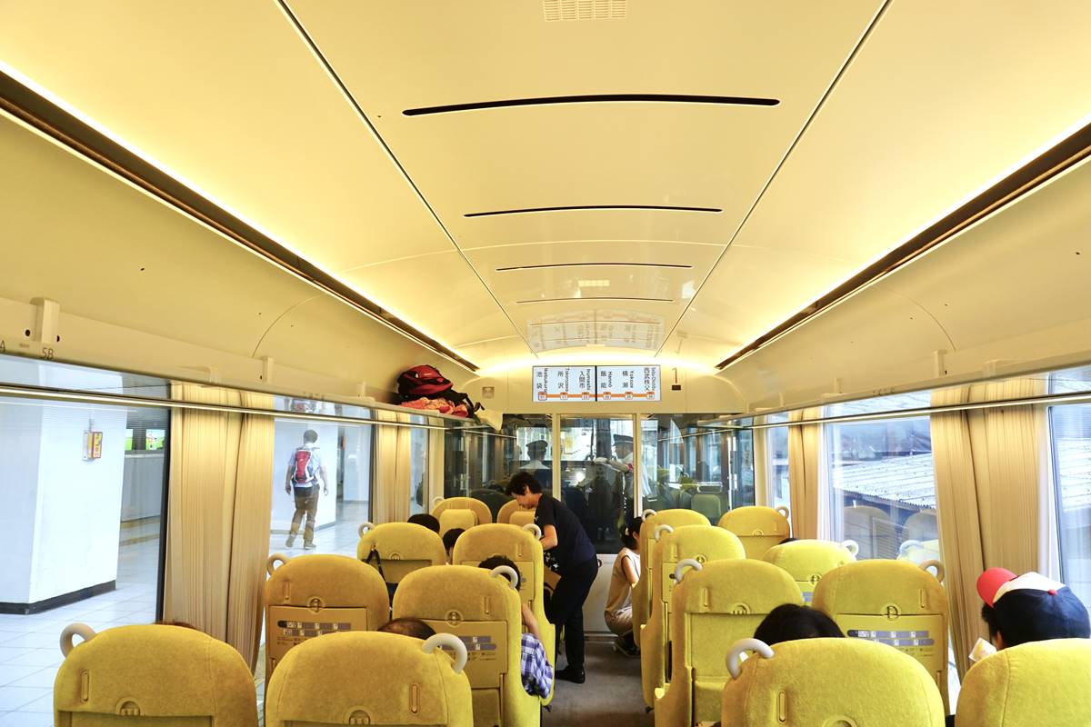１次玩嚕嚕米公園＋樂園！快搭親子友善「超大觀景窗」列車遊東京近郊