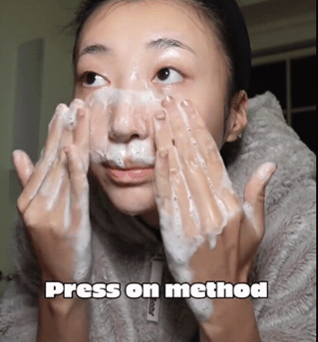 超神奇「海綿洗臉法」把黑頭粉刺都洗出來了！加碼好用洗面乳推薦，實現「毛孔消失術」