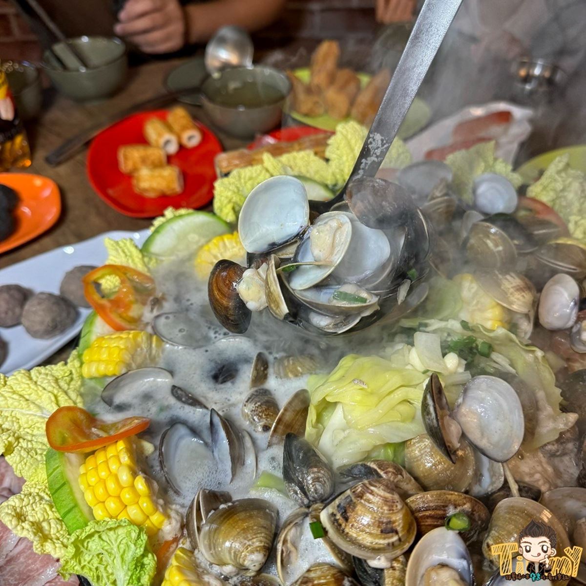 「200顆蛤蜊鍋」嗑到痛風！自助吧麵類、飲料、冰品吃到飽，壽星送51顆蛤蜊