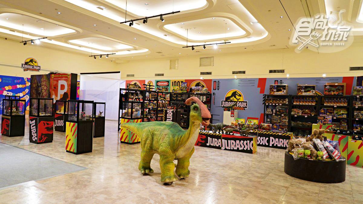 《侏羅紀公園》快閃店在台北！逛爆近百款恐龍周邊，６米高暴龍「這天」現身