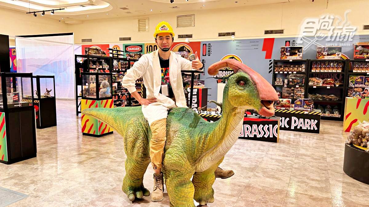 《侏羅紀公園》快閃店在台北！逛爆近百款恐龍周邊，６米高暴龍「這天」現身