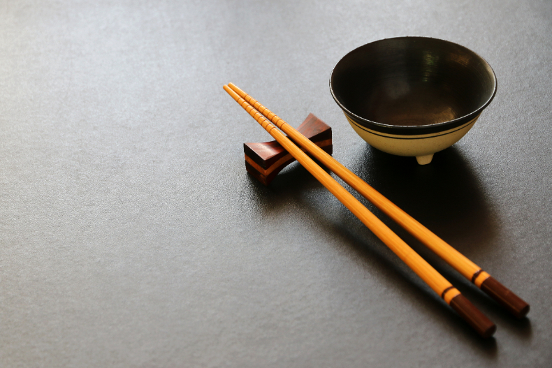 99％的人不知道「這款」筷子比馬桶還髒7倍！4步驟正確清潔筷子：避免細菌滋生