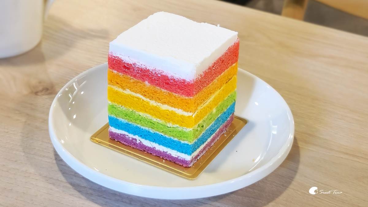 「彩虹蜂蜜蛋糕」吸晴又好拍。（圖片來源：Sweet Tina 樂在生活分享）