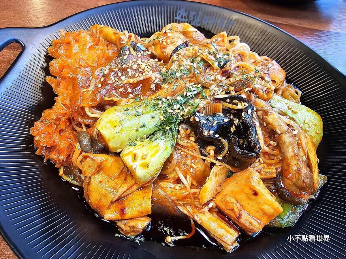 席捲韓國「麻辣燙夯店」台灣也有！混搭韓風香辣風味，必點限定巨大奶油蝦