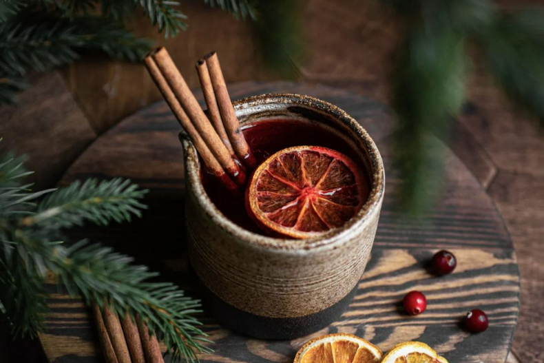 聖誕氛圍感神物就是它！微醺暖飲「熱紅酒」超簡單食譜＋煮法公開：喝一杯就能暖全身！