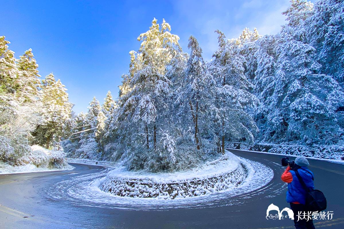 宜蘭太平山下雪啦！觀景台、火車鐵軌積雪秒變「雪白仙境」，追雪族快朝聖