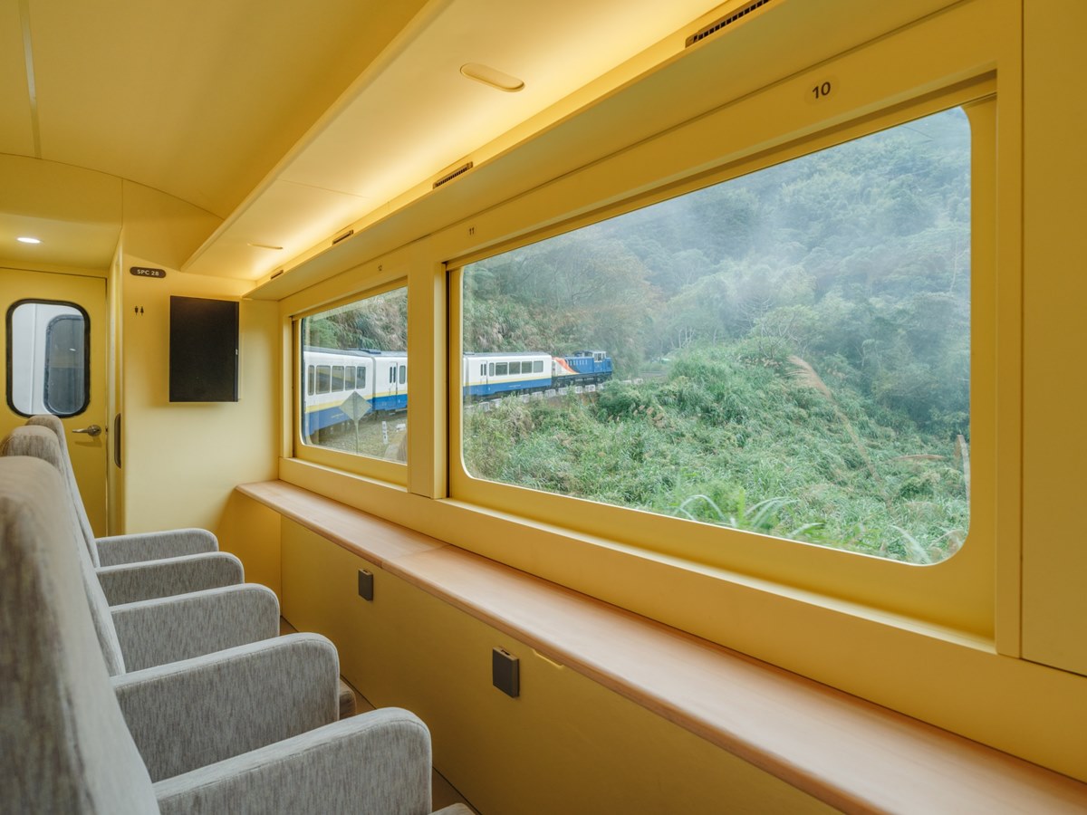 ２輛阿里山最美小火車「這時」正式通車！大面山景窗美翻，套裝遊程明開賣