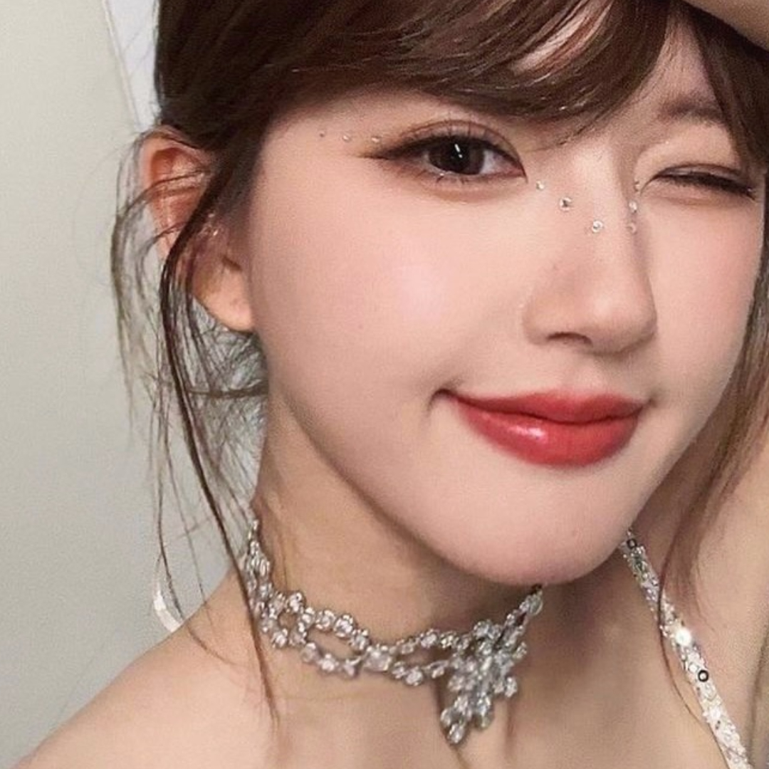 跨年就學趙露思「閃閃鑽石妝」美瘋!掌握「眼妝」關鍵步驟,閃得時髦不俗氣