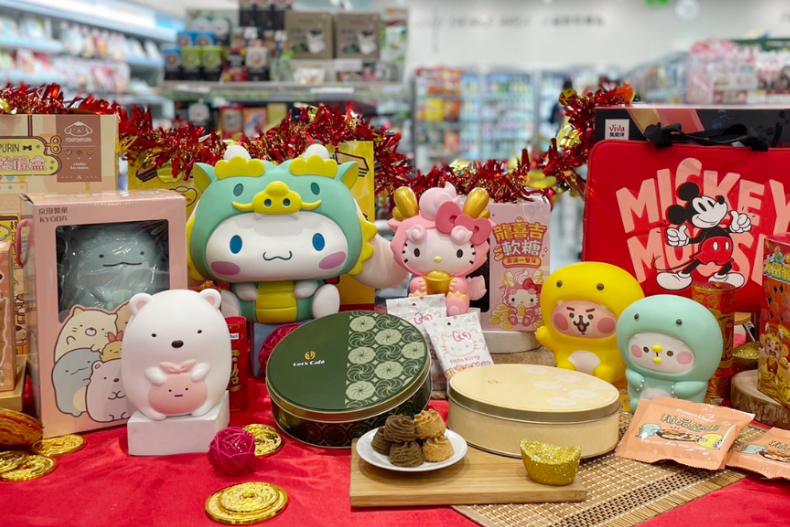 Q版恐龍Hello Kitty拍拍燈、大耳狗存錢筒！超商2024超萌新春禮盒搶先看