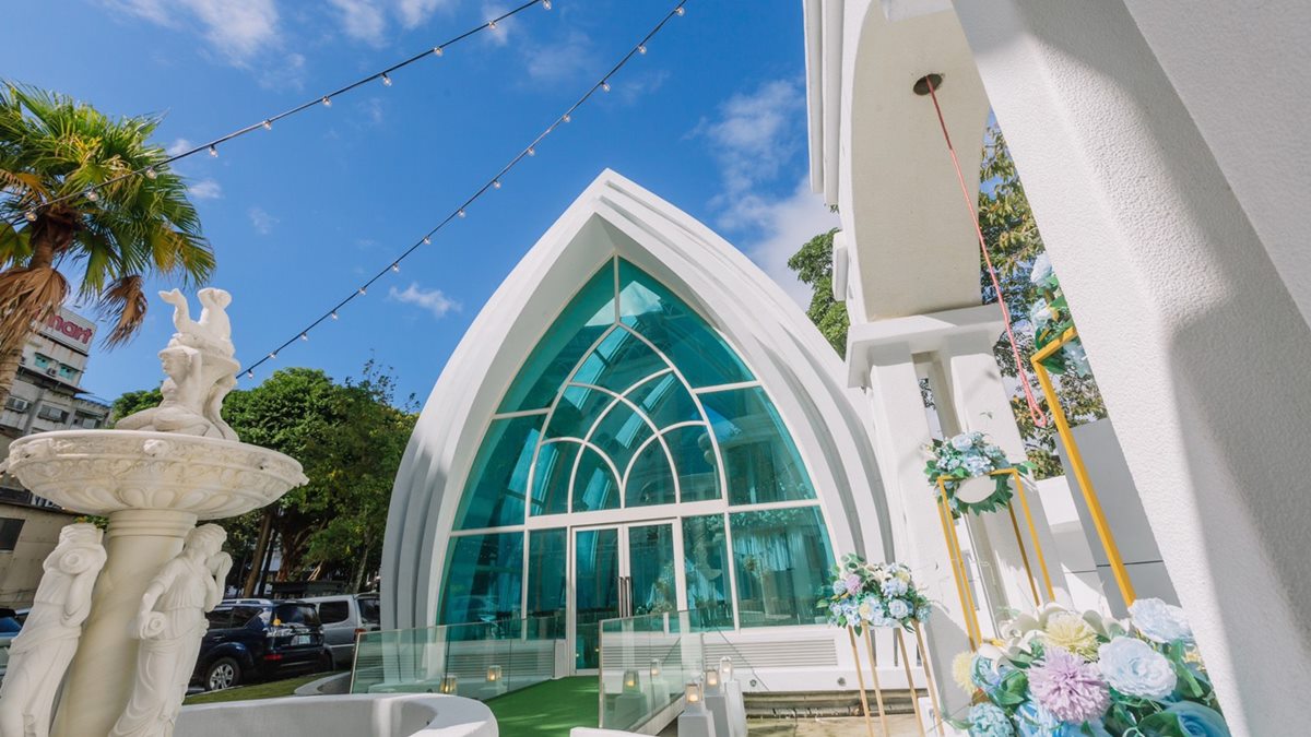 位於台北市文山區景美的星靓點花園飯店，免出國也能擁有海島國家般浪漫戶外婚禮。