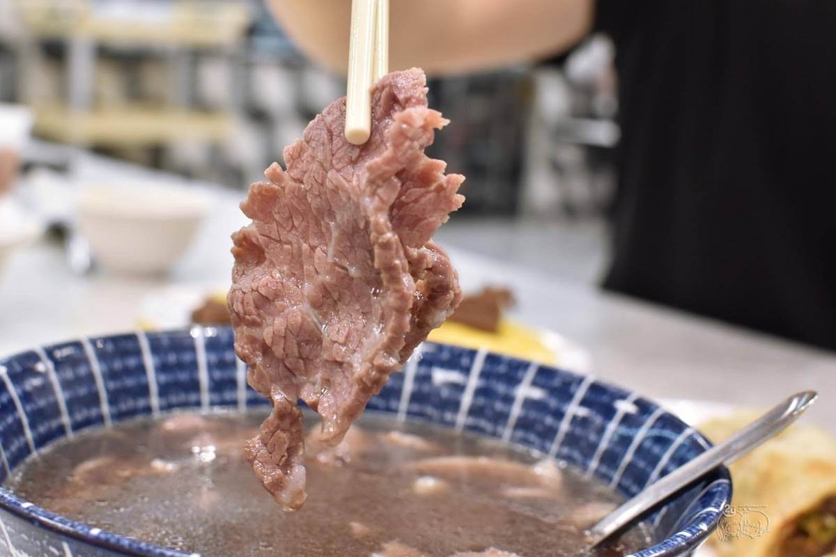 好評飆破２萬！台南安平「人氣牛肉湯」東區吃得到，現切直送溫體牛老饕激推