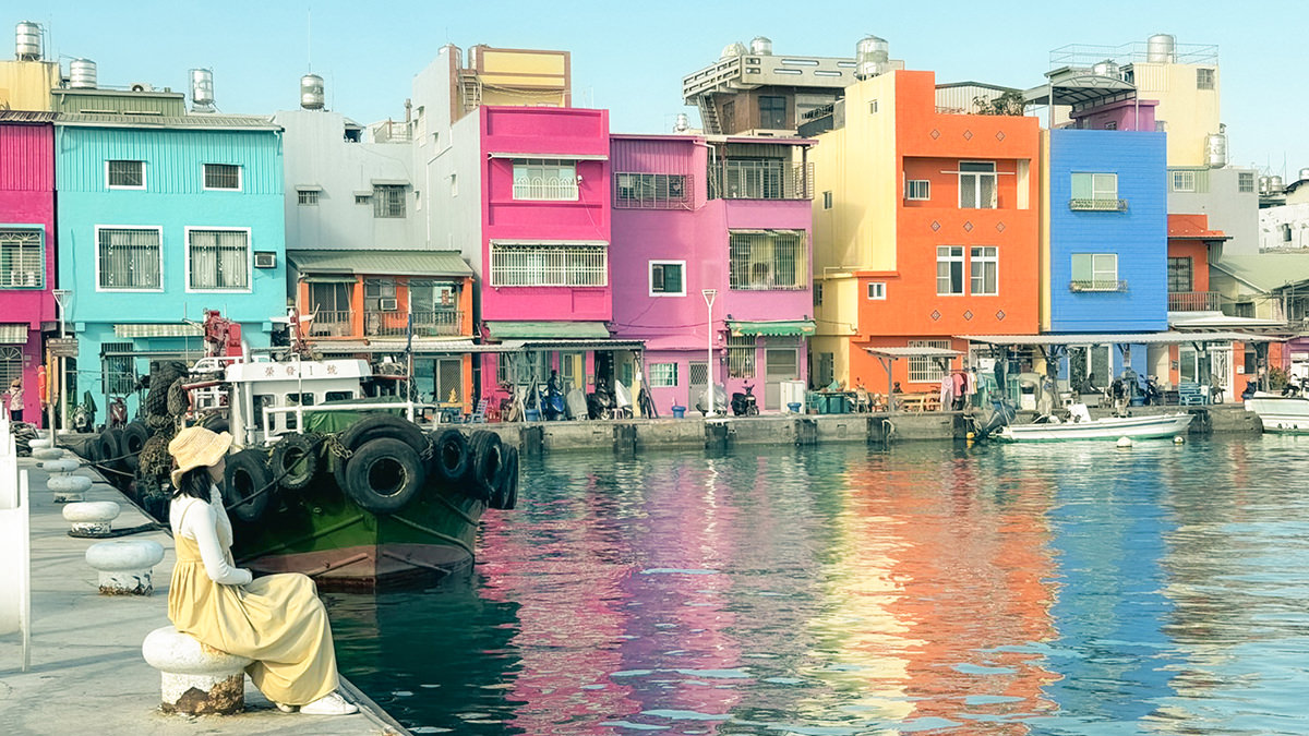 南部版「正濱漁港」秒飛威尼斯！多巴胺彩色街屋免費拍爆，高雄新景點＋１