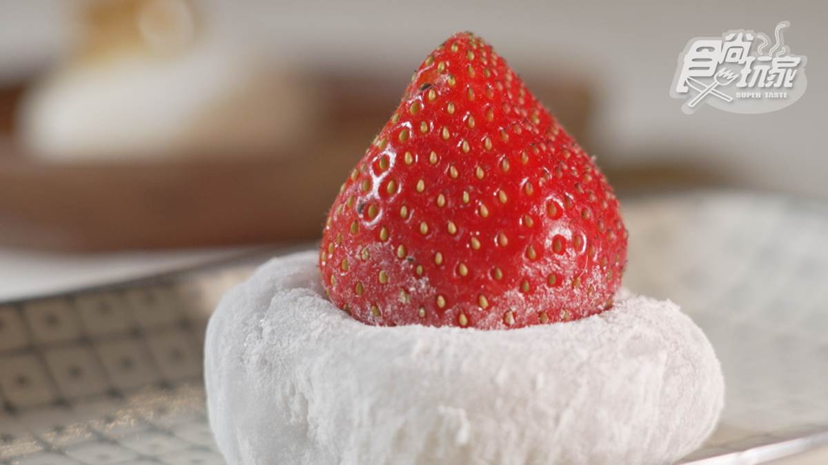 草莓大福的草莓大顆又飽滿，讓人食指大動。