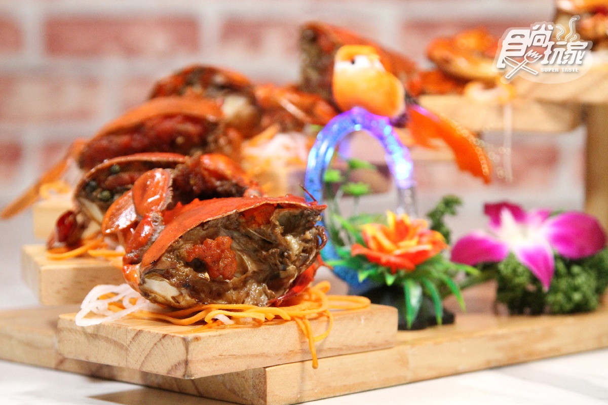 【獨家】澎派鐵板蛤蜊免費送！正宗砂鍋粥來台，必點肥厚干煎香辣蟹