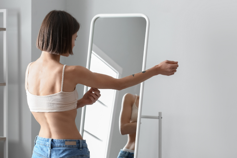 照鏡子也能減肥！研究發現：在鏡子前吃飯更健康！0成本鏡子減肥法快學