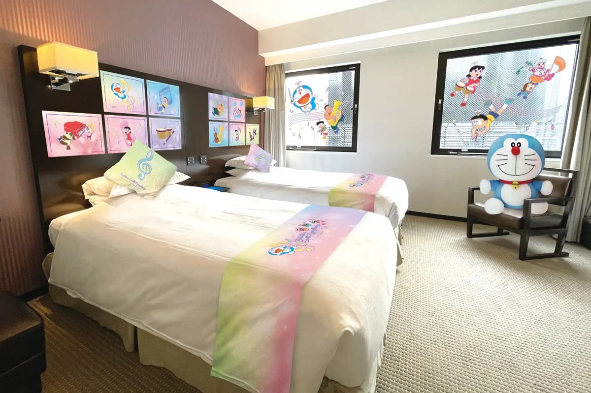 最新「哆啦A夢主題房」來了！超萌機器貓陪睡，四次元空間袋、旅行包帶回家