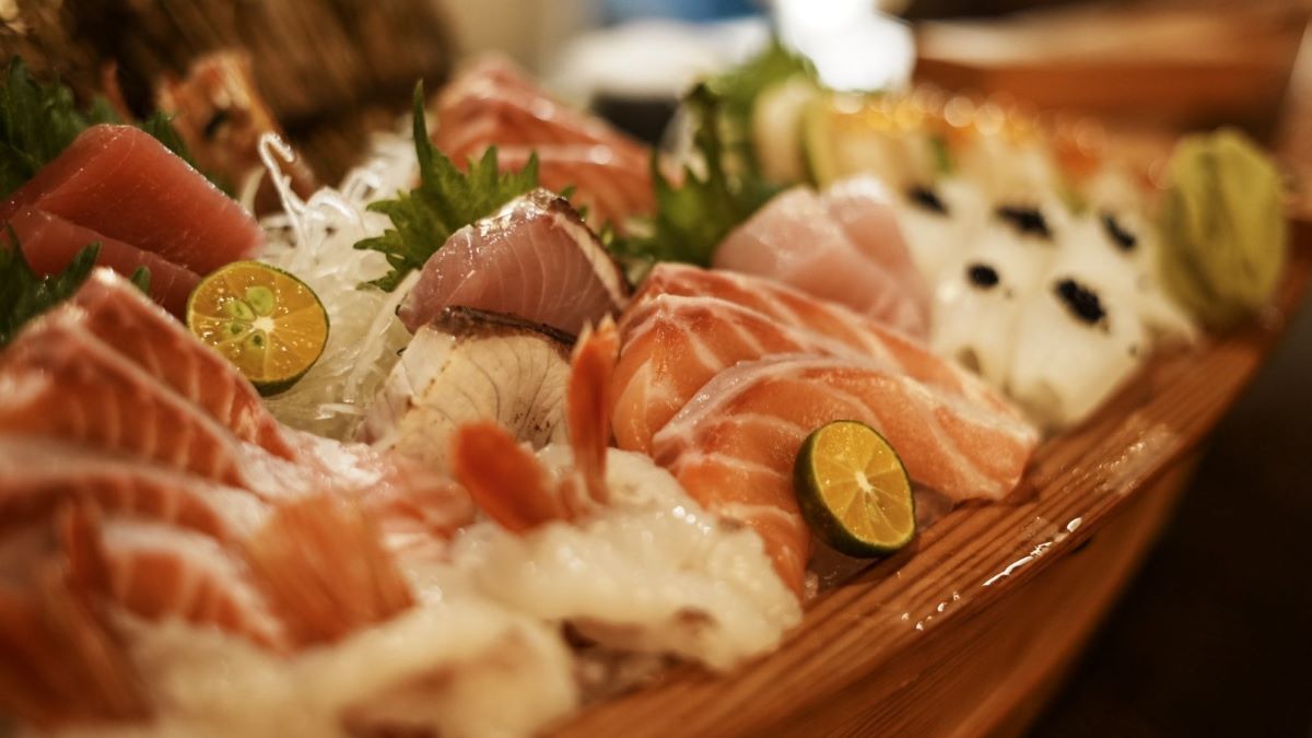 各類生魚片刺身、握壽司、新鮮漁貨更是我們的特色。（圖片來源：一畝田居酒屋）