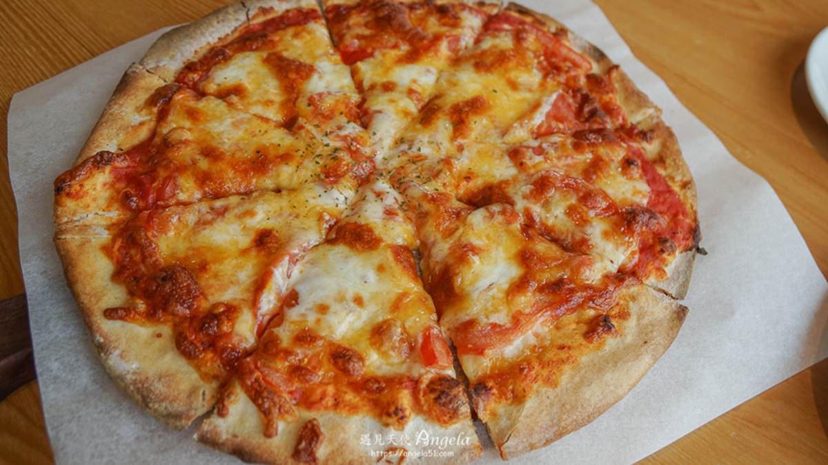 「瑪格莉特披薩」薄皮微酥口感加上滑嫩的起司，簡單就很美味。（圖片來源：遇見天使Angela）