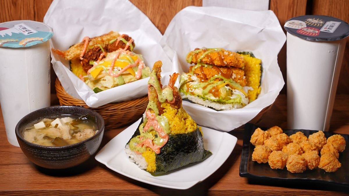 「不握松飯糰」號稱是全台最大顆的沖繩飯糰，吃１顆可抵２餐！（圖片來源：阿華田的美食日記）