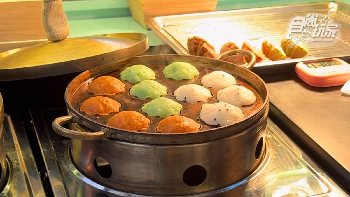 「泰嘟嘟雞蛋糕」是將泰國流行的街頭小吃「香蘭嘟嘟糕」搬到台灣重現。