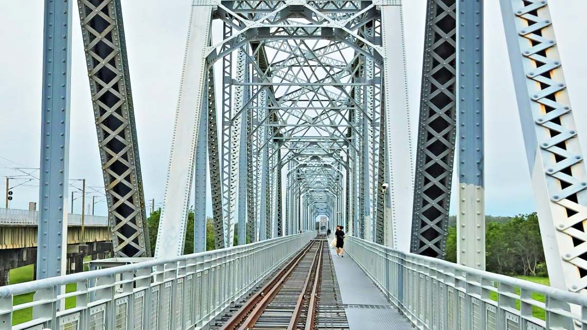 百年歷史的高屏舊鐵橋曾是亞洲最長的鐵橋。（圖片來源：Sweet Tina 樂在生活分享）
