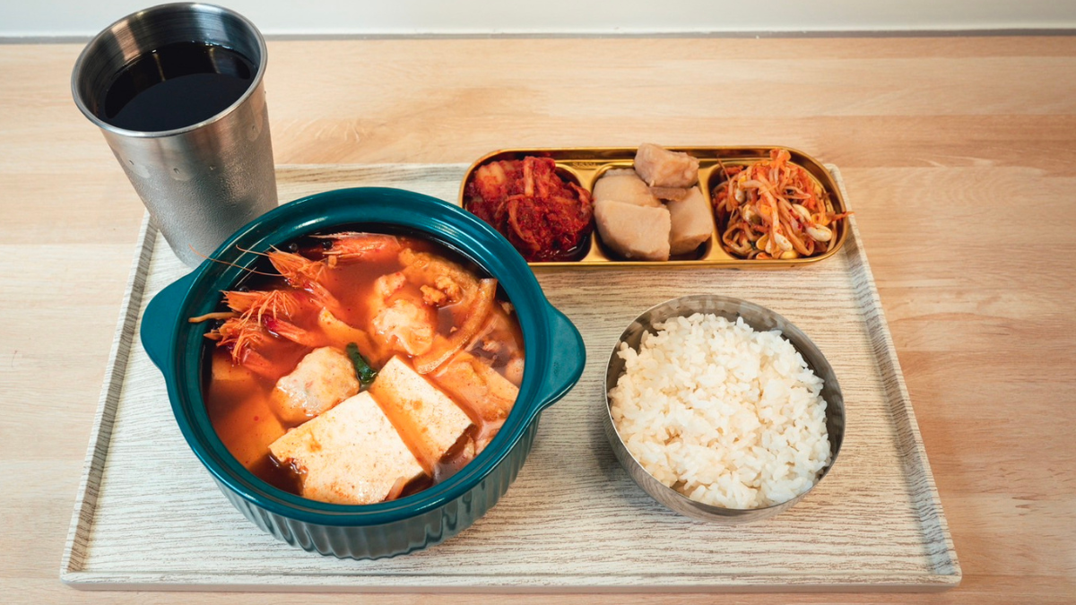 韓國五星級主廚親自監督！道地湯飯變創意「個人小火鍋」，享用正統韓食零負擔