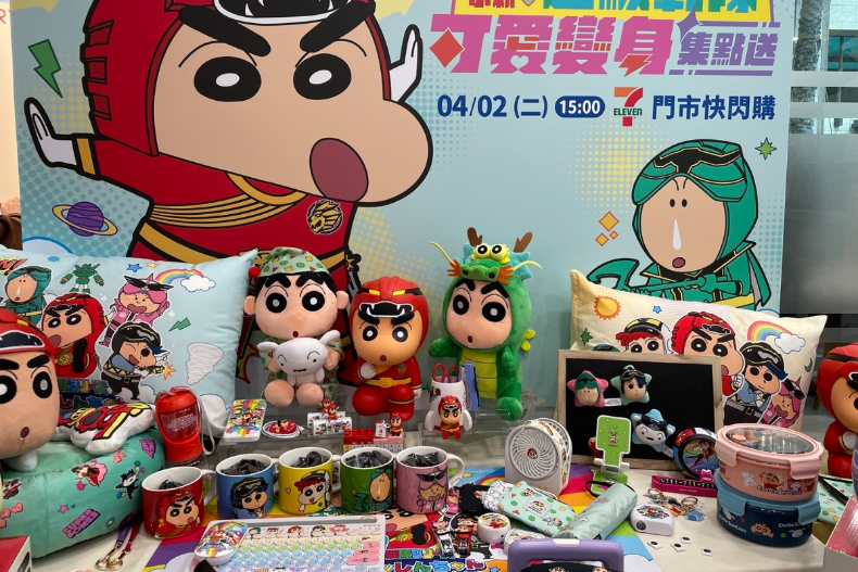 韓國爆紅「蠟筆小新x超級戰隊」登陸7－11！60款可愛週邊先收13吋娃娃、存錢筒
