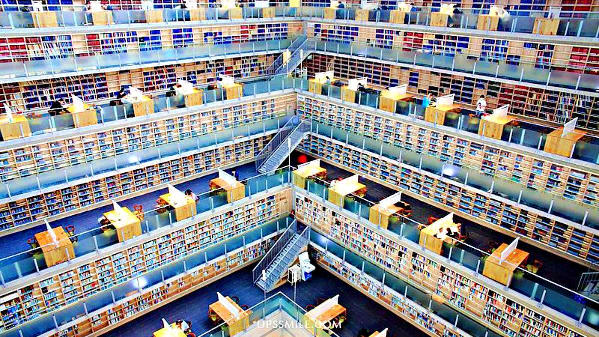 眼前７層堆疊的空間，宛如首爾星空圖書館。（圖片來源：upssmile向上的微笑萍子 旅食設影）