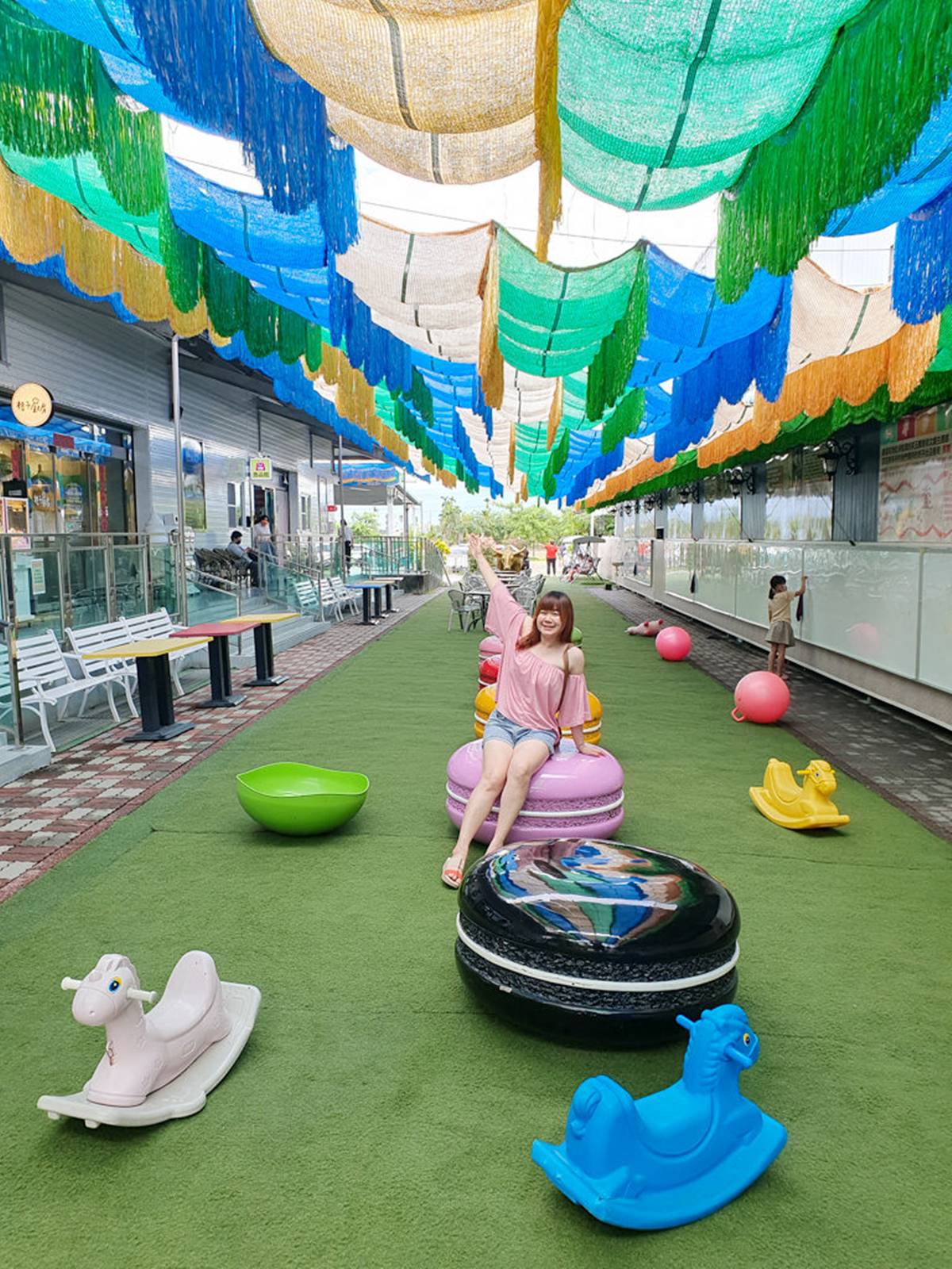 南台灣最強香皂觀光工廠！免費入園爽玩挖土機、巨型馬卡龍，兒童節出遊首選