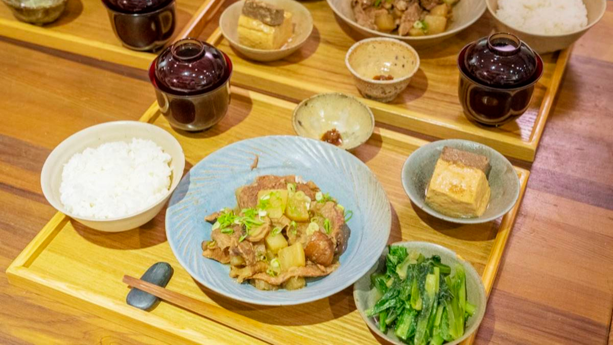 「泔米食堂」每季都會推出不同的３菜１湯定食套餐。（圖片來源：算命的說我很愛吃）