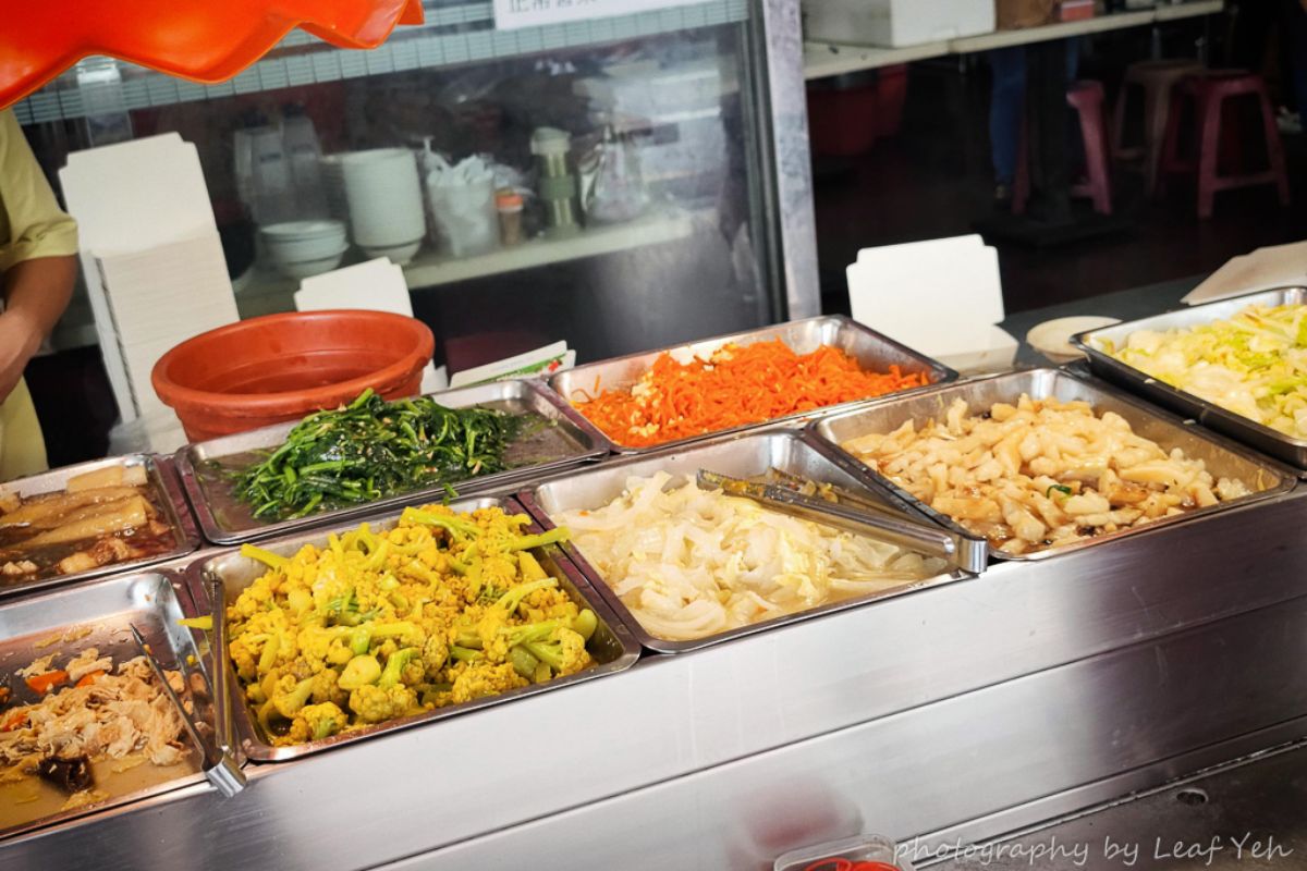網推「台南前三強」火燒蝦仁飯！在地人早餐都吃這家，銅板價免百元吃飽飽