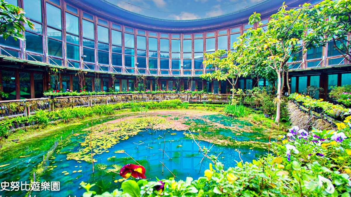 天使生活館的許願花園，宛如印象派畫家莫內的花園作品。（圖片來源：史努比遊樂園）