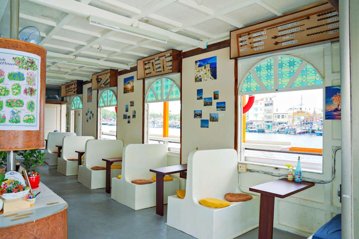 【新開店】開放訂位就秒殺！台南唯一「海上咖啡廳」，拱形窗＋漁港海景美翻