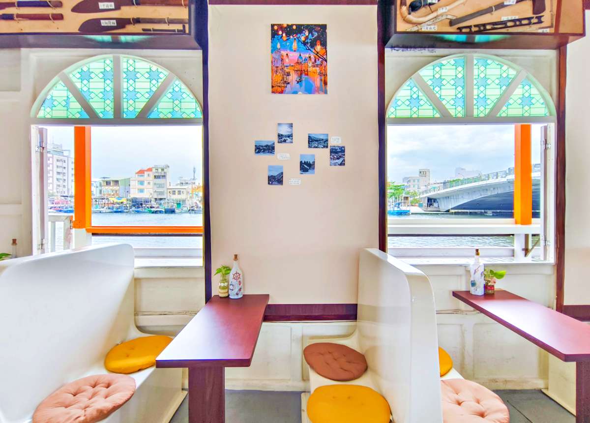 【新開店】開放訂位就秒殺！台南唯一「海上咖啡廳」，拱形窗＋漁港海景美翻