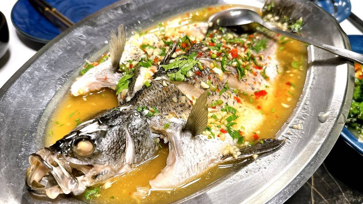 「雲南小鎮泰緬料理」以CP值高、適合多人聚餐廣受好評。（圖片來源：猴屁的異想世界）