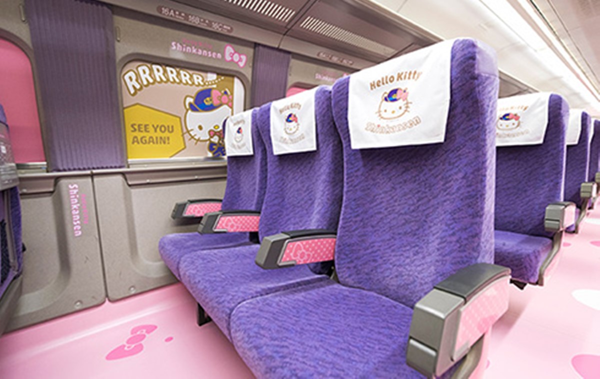 Hello Kitty 50歲啦！主題列車拍到飽搶限量周邊，拿「這張票」免費無限搭