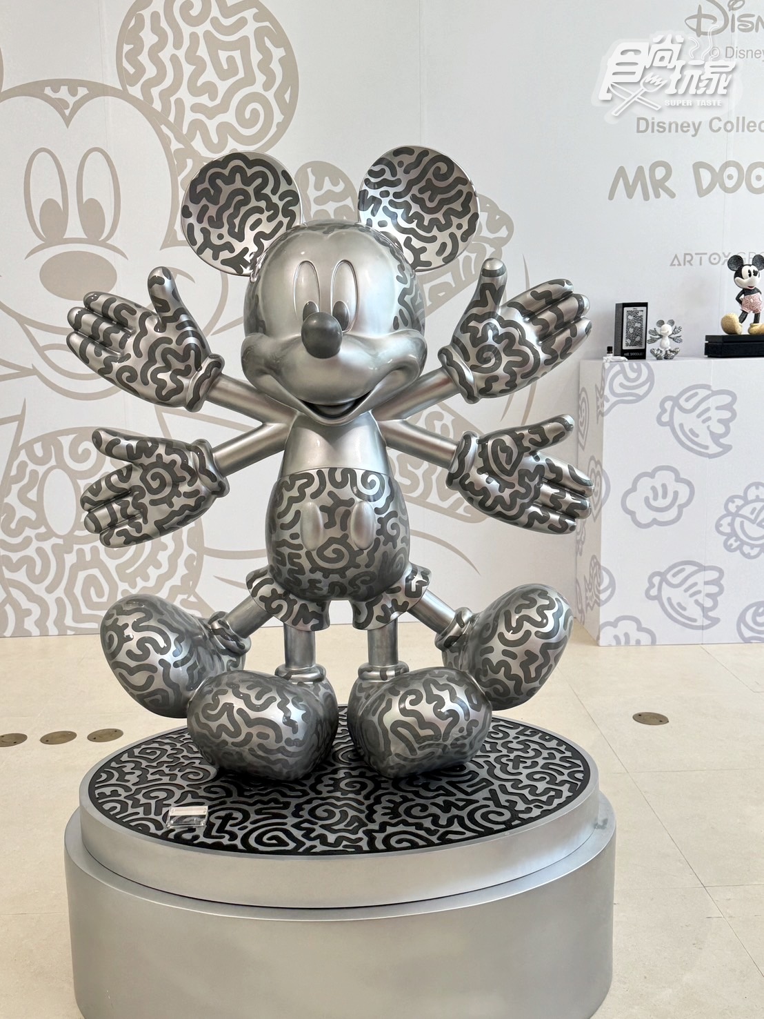 打卡120公分米奇！「迪士尼快閃店」５看點：全球首發米妮雕塑、米奇玩偶包