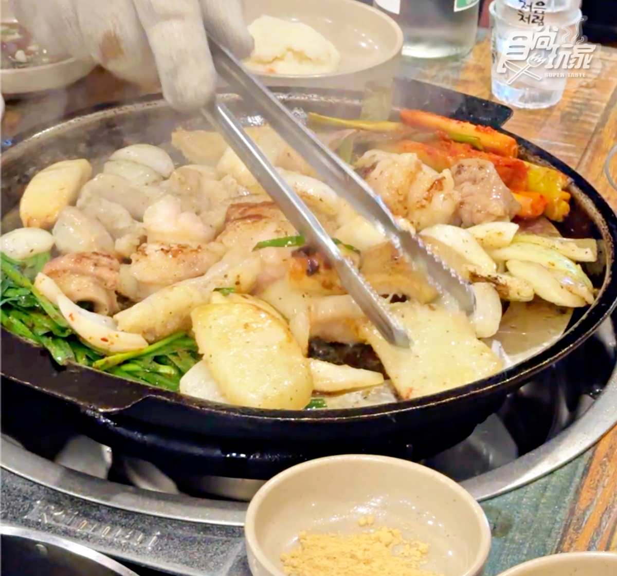 韓國最會「玩火」的道地烤腸店！BTS、少女時代都來過，火焰烤腸秀驚豔全場