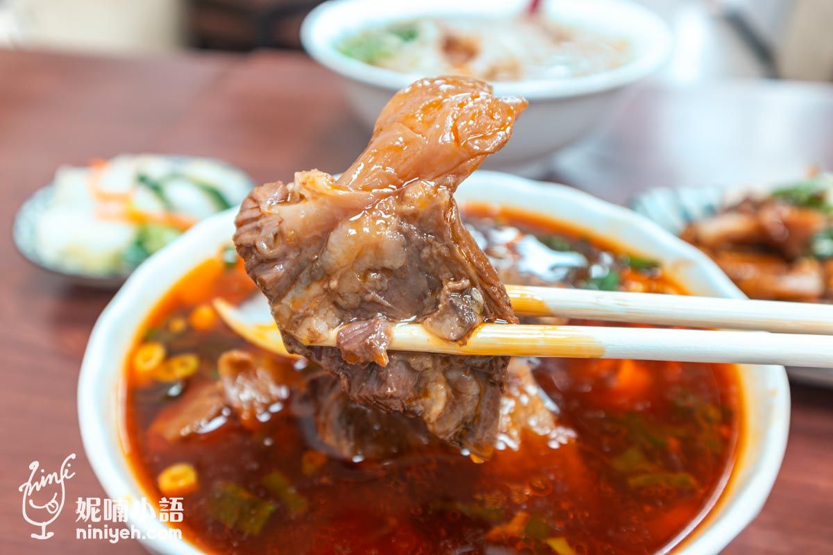 台北人激推「聚寶盆牛肉麵」！滿滿配料撈不完，超大碗公直逼小火鍋等級