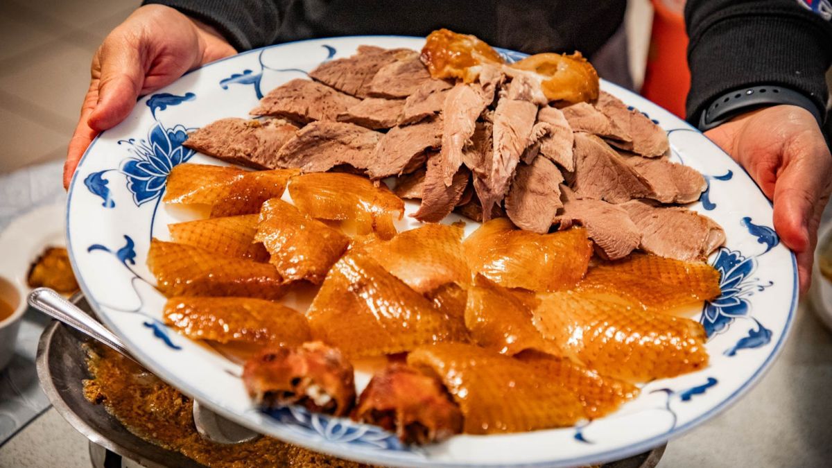 「宋廚菜館」號稱台北最難訂烤鴨餐廳之一，連５年入選米其林必比登推薦。（圖片來源：大手牽小手。玩樂趣）