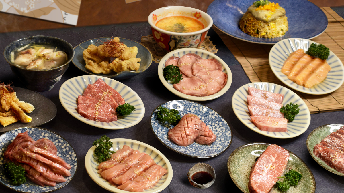 「燒肉本命」提供超過過100款肉品、海鮮、炸物、主廚私房料理58元起。（圖片來源：築間集團）