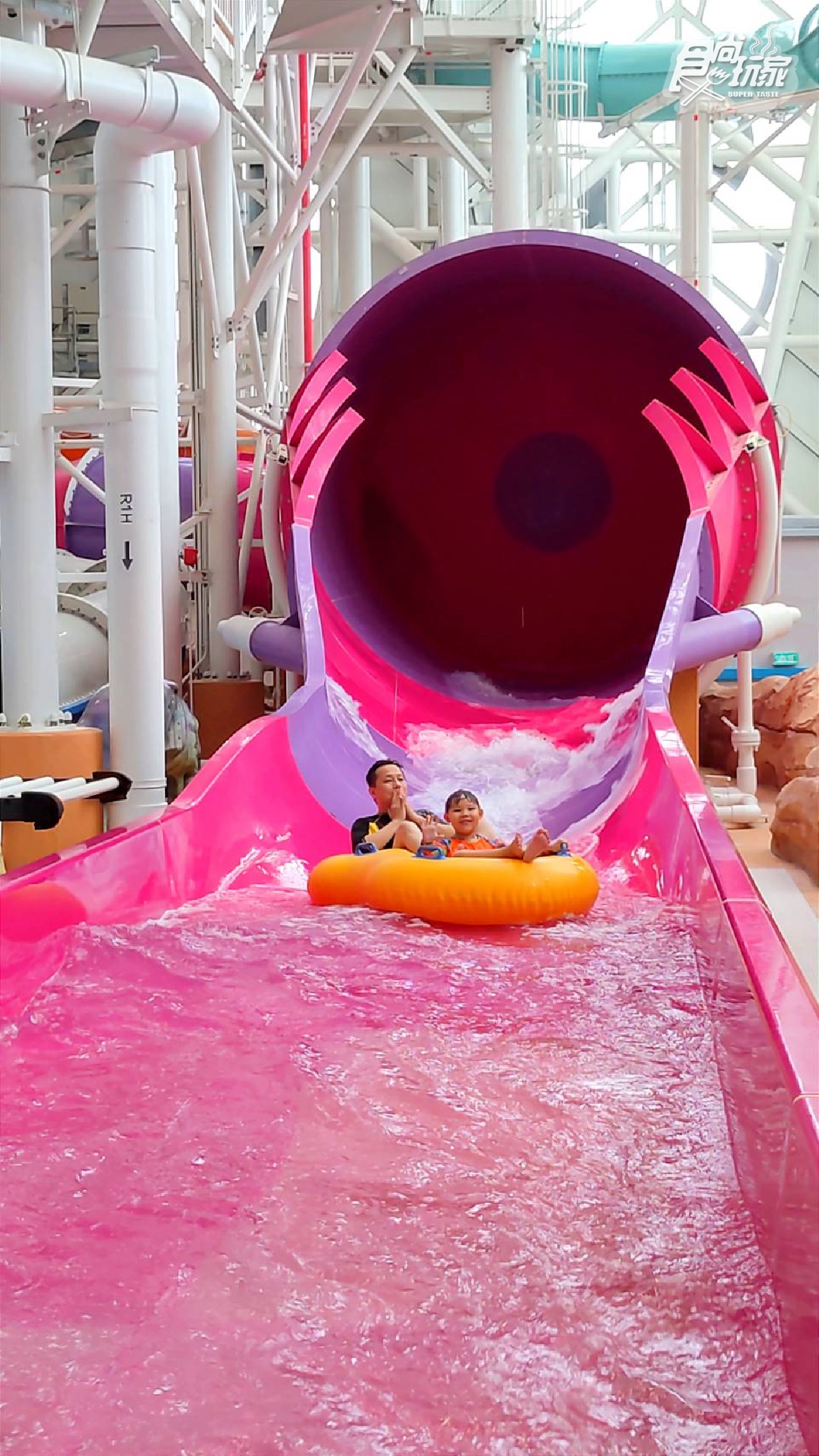 瘋狂戲水不怕曬！親子必玩最大「室內水上樂園」，水上過山車超刺激(中獎公布)