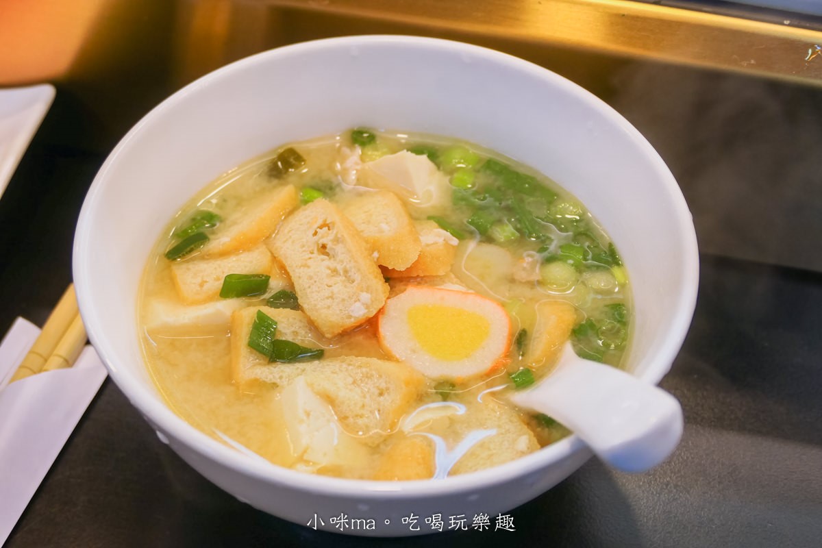 免費「滿料味噌湯」喝到飽！台北人瘋排隊「厚切生魚片」，擠爆市場平價日料