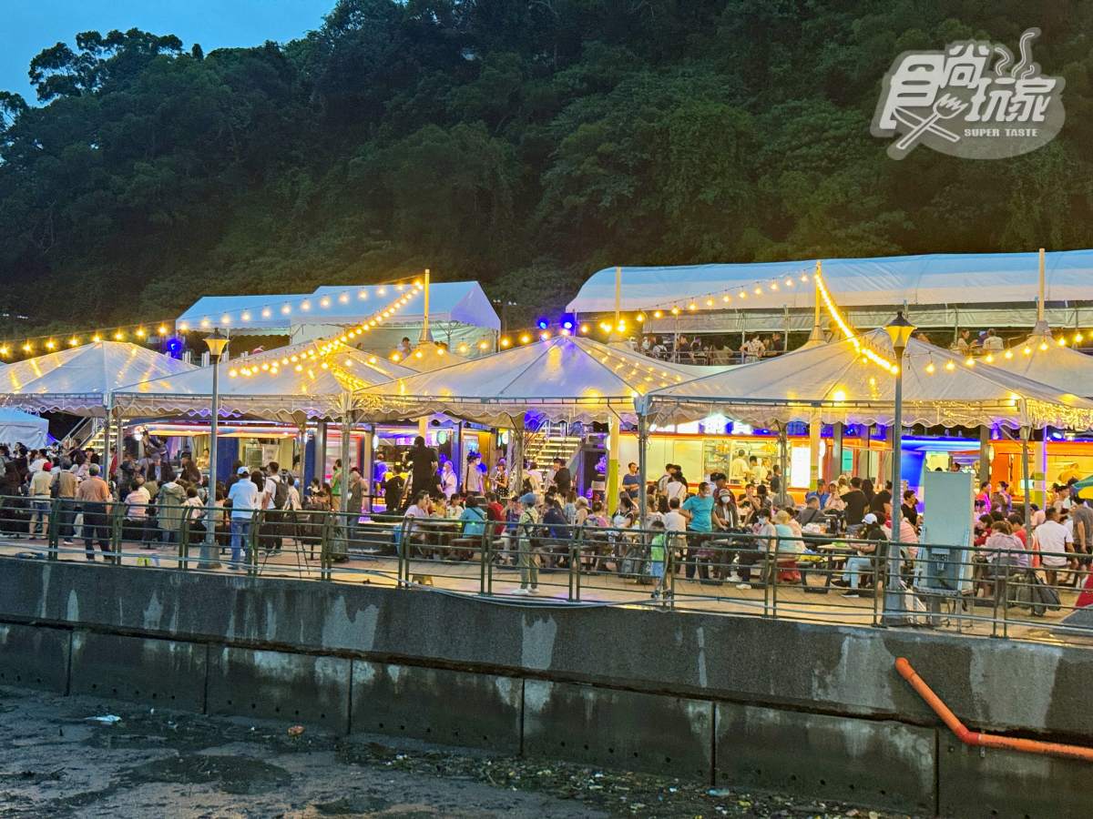 台北最新「關渡碼頭貨櫃市集」！一站爽吃14家異國美食，配河岸風光超Chill