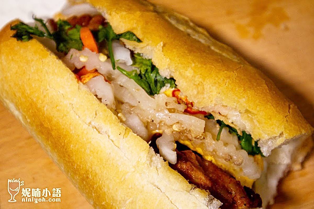 網推「台北最強越南麵包」！日銷千條排隊人氣旺，巨大尺寸吃１個抵２餐