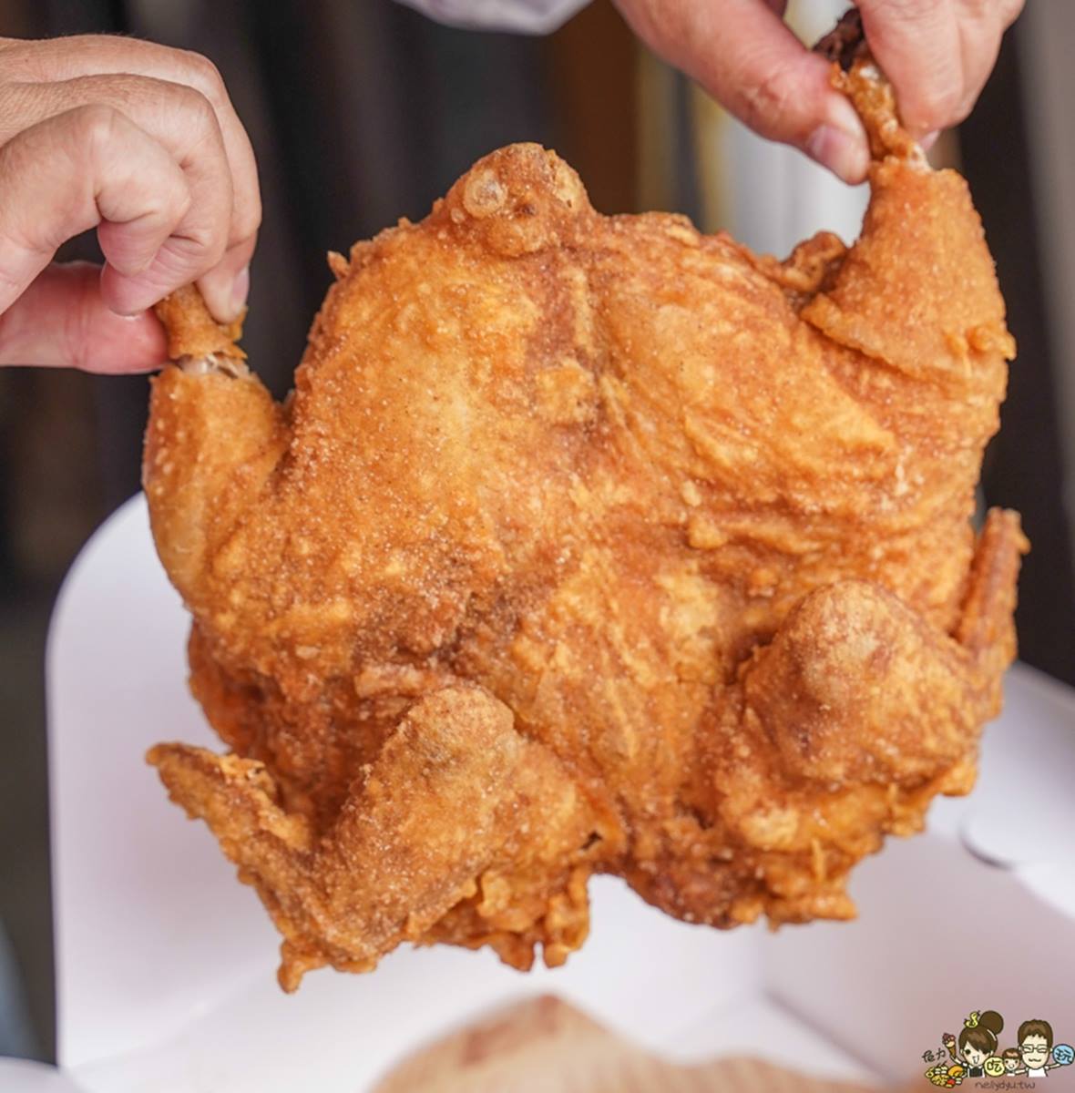 網稱「高雄賣最好炸全雞」!比臉大巨無霸炸雞300有找,必點隱藏版手標泰奶 網稱「高雄賣最好炸全雞」!比臉大巨無霸炸雞300有找,必點隱藏版手標泰奶