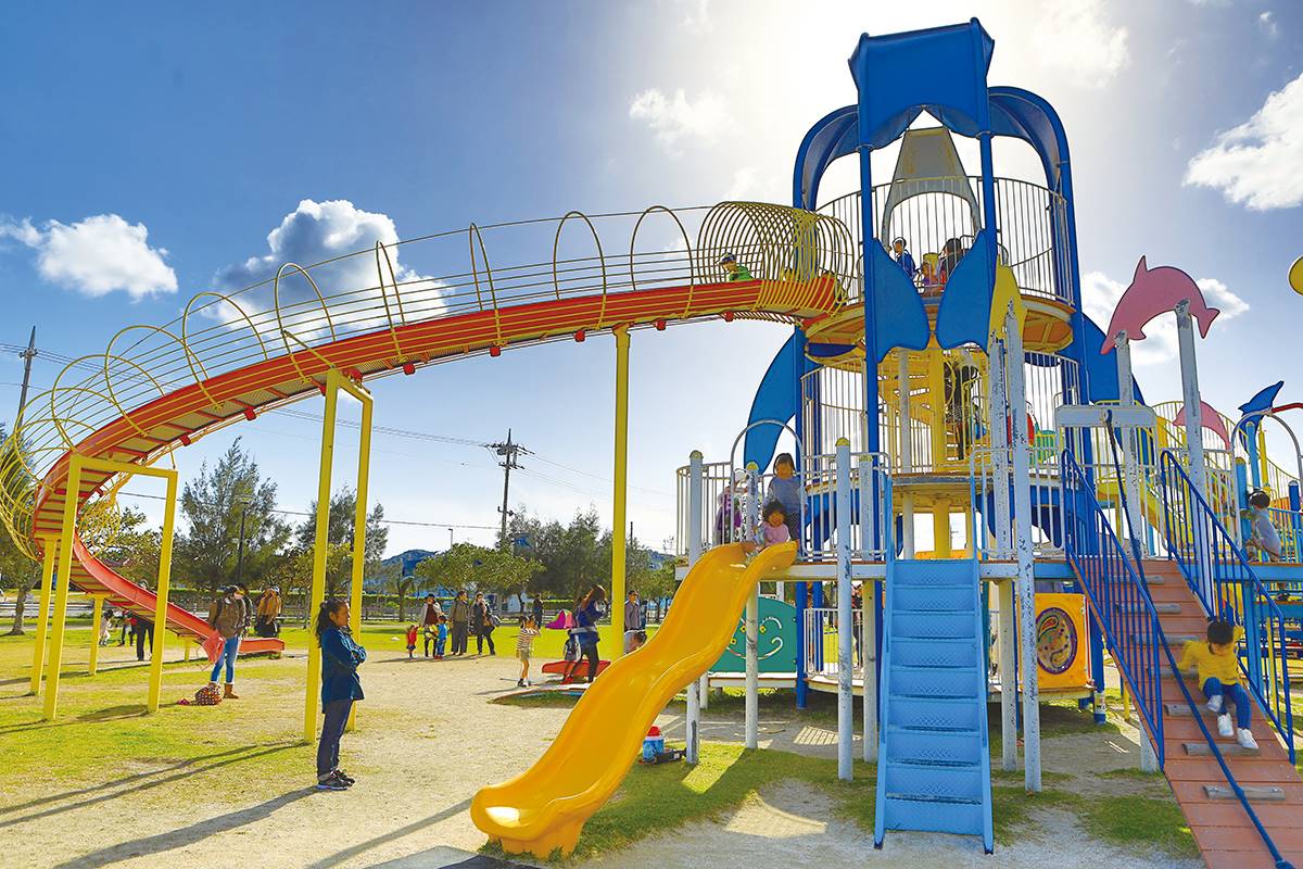 造型可愛還免費！沖繩５人氣親子公園：大鳳梨溜滑梯、恐龍系主題、海豚公園