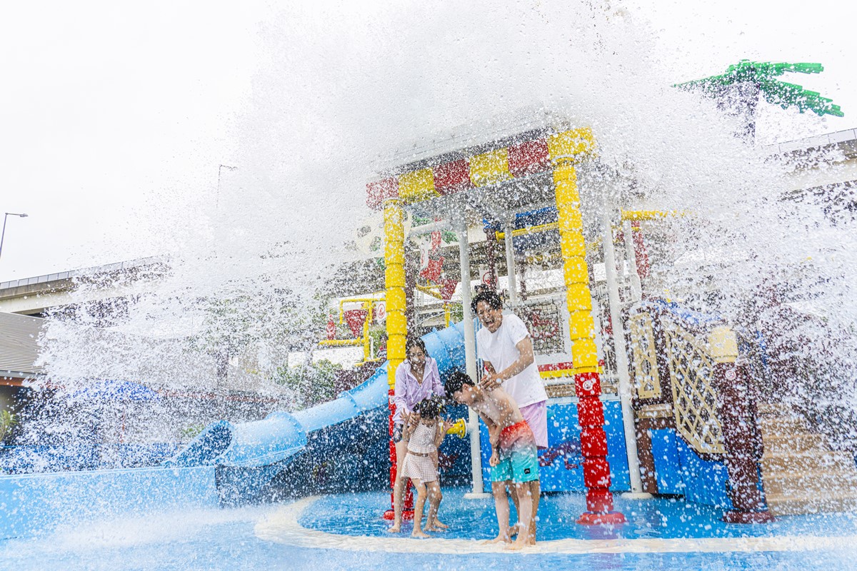 衝樂高樂園玩水！體驗超狂「1.2噸瀑布、５樓高水柱」，還有全新幼兒親水區