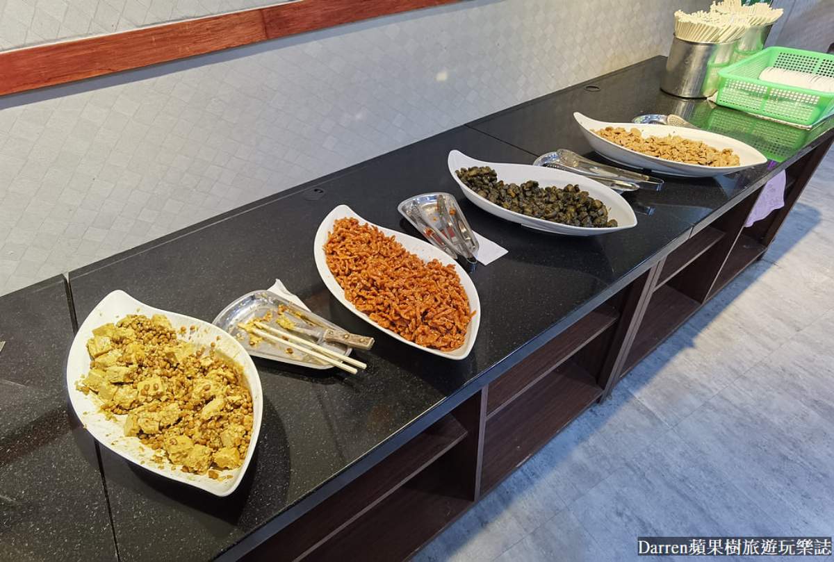 台北隱藏版「150元早餐吃到飽」！熱炒菜色、清粥小菜皆有，葷食素食都可吃