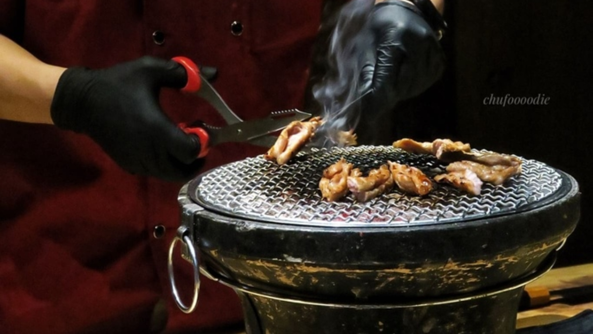 位於嘉義市西區的「官東燒肉」，是間主打職人燒烤的日式燒肉餐廳。（圖片來源：筑筑の吃喝玩樂記）